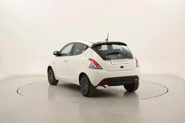 Lancia Ypsilon view 3