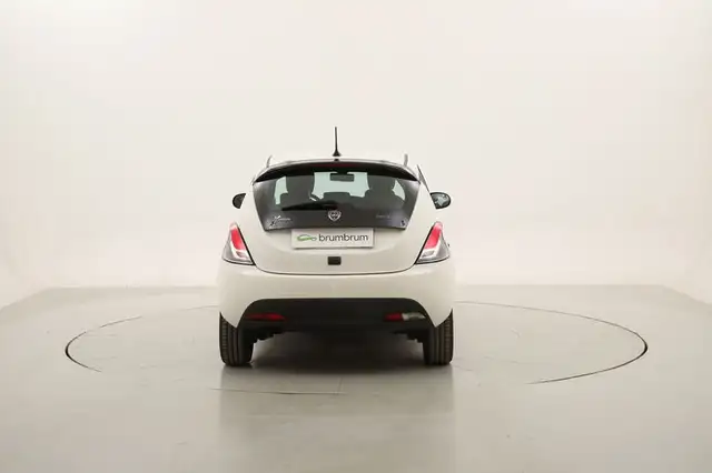 Lancia Ypsilon view 4