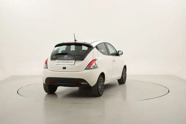 Lancia Ypsilon view 5