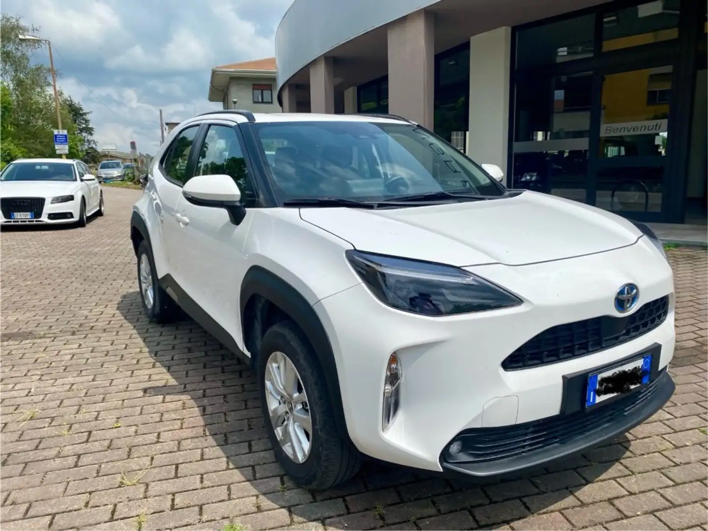 Toyota Yaris Cross 1.5 Hybrid 5p. E-CVT Active Biały - 2