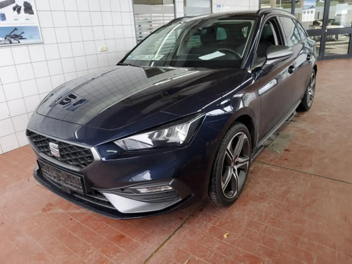 SEAT Leon Sportstourer FR Plus 1.5 eTSI DSG Bleu - 2