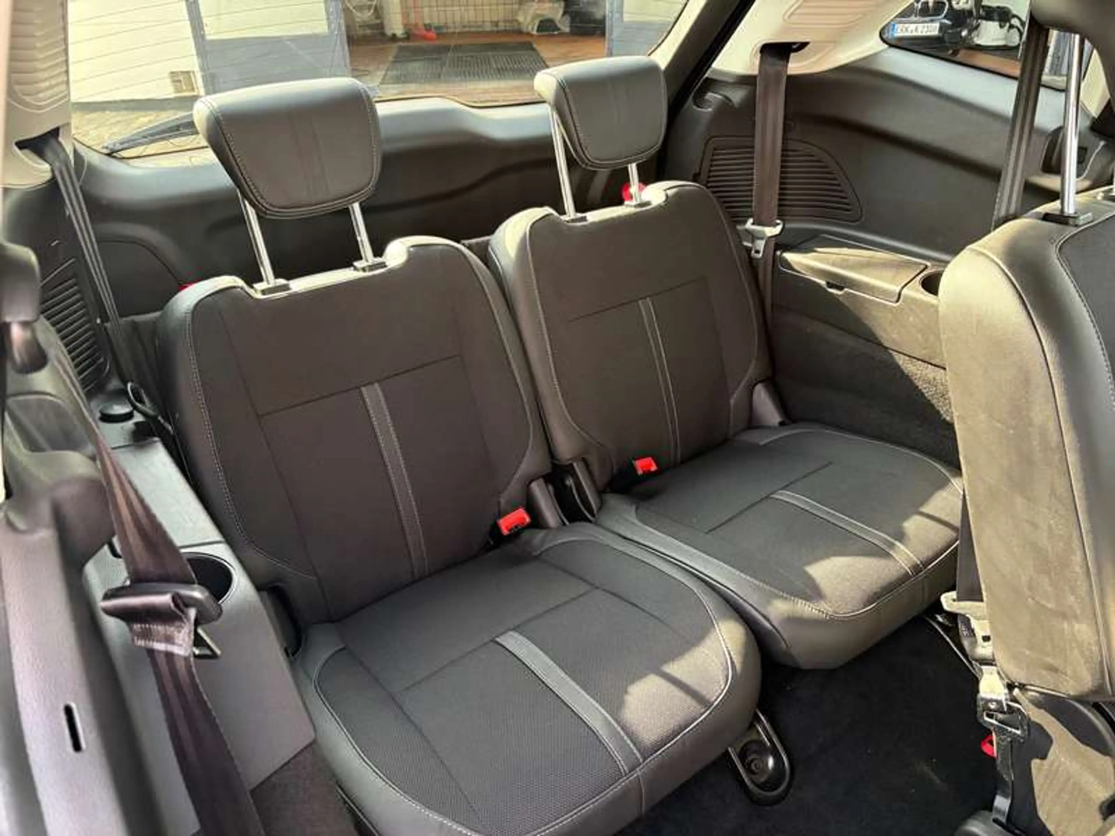 Ford Grand C-Max — photo 15