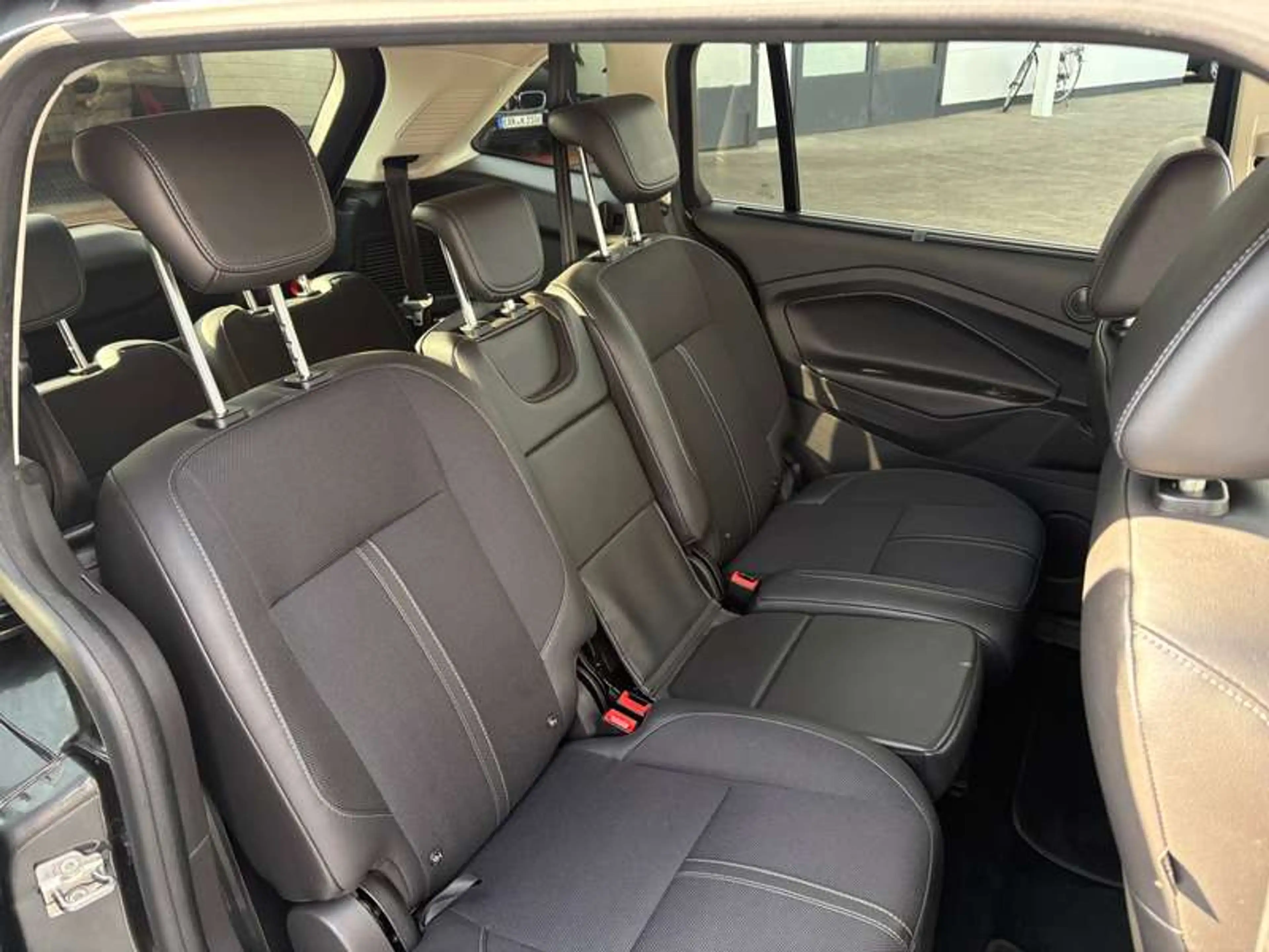 Ford Grand C-Max — photo 14