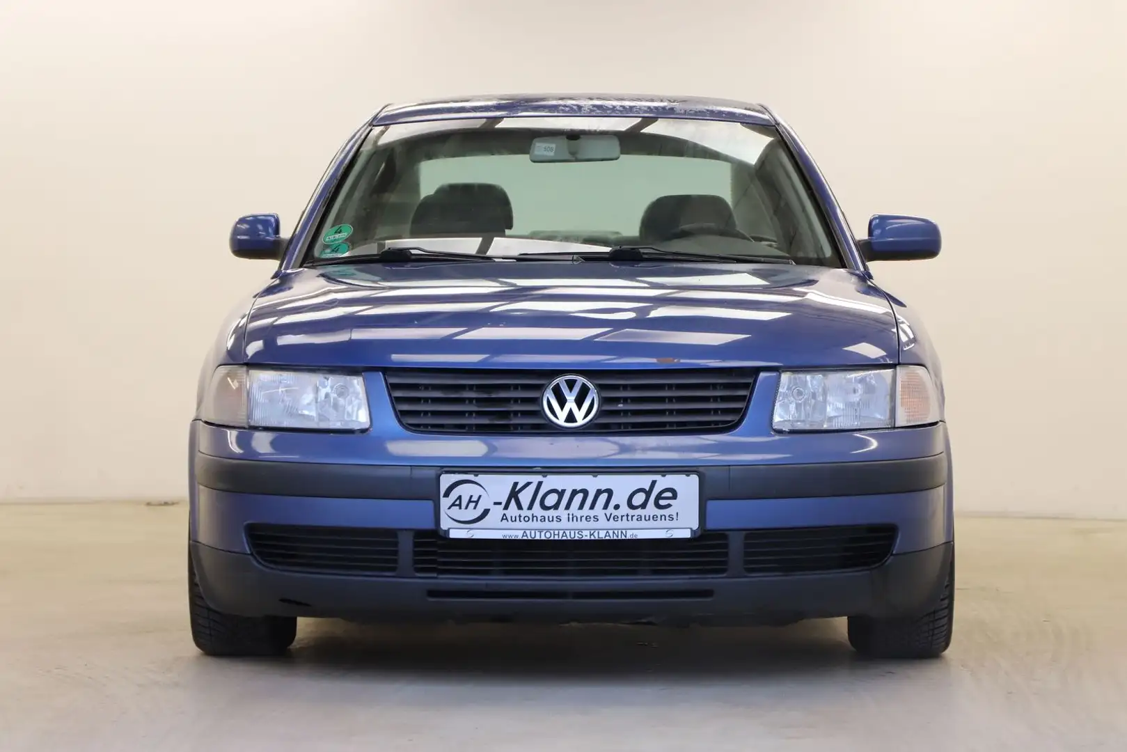 Volkswagen Passat 1.6 101 PS Limo Ac Automatik KEIN TÜV plava - 2