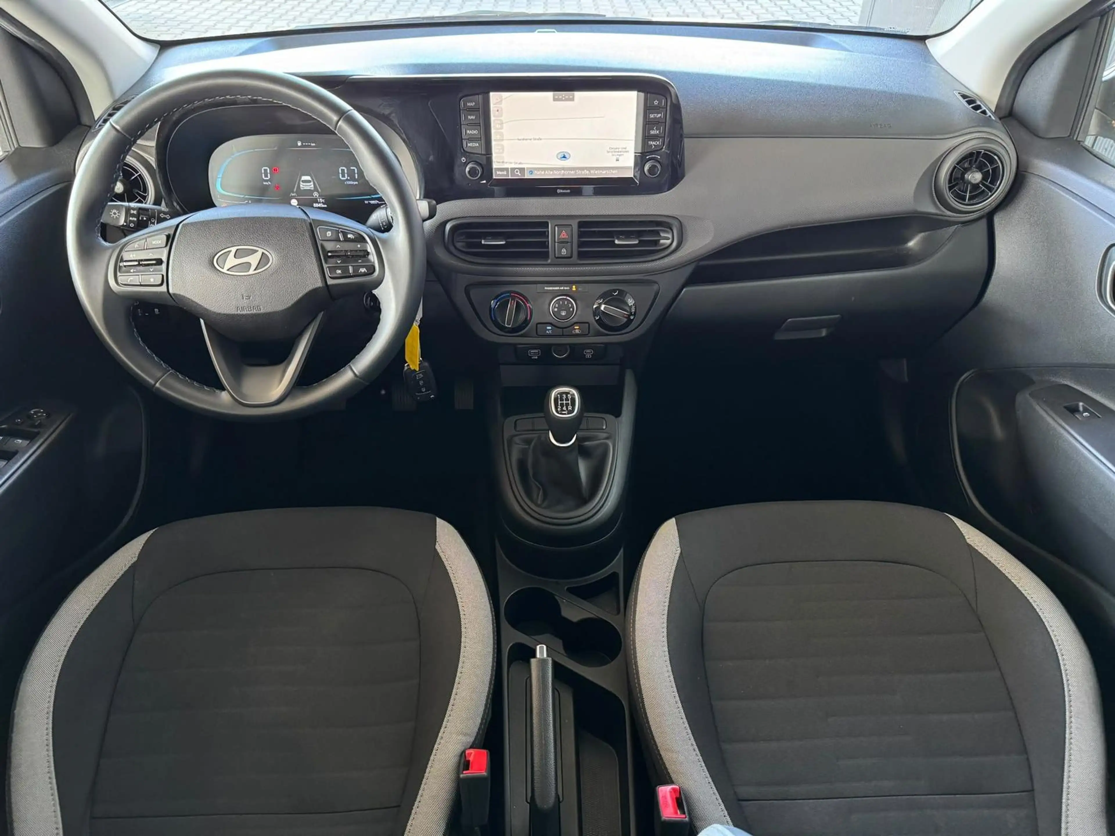 Hyundai i10 MPI 1.0 63PS Comfort / CarPlay / Navi / Kamera / T — photo 7