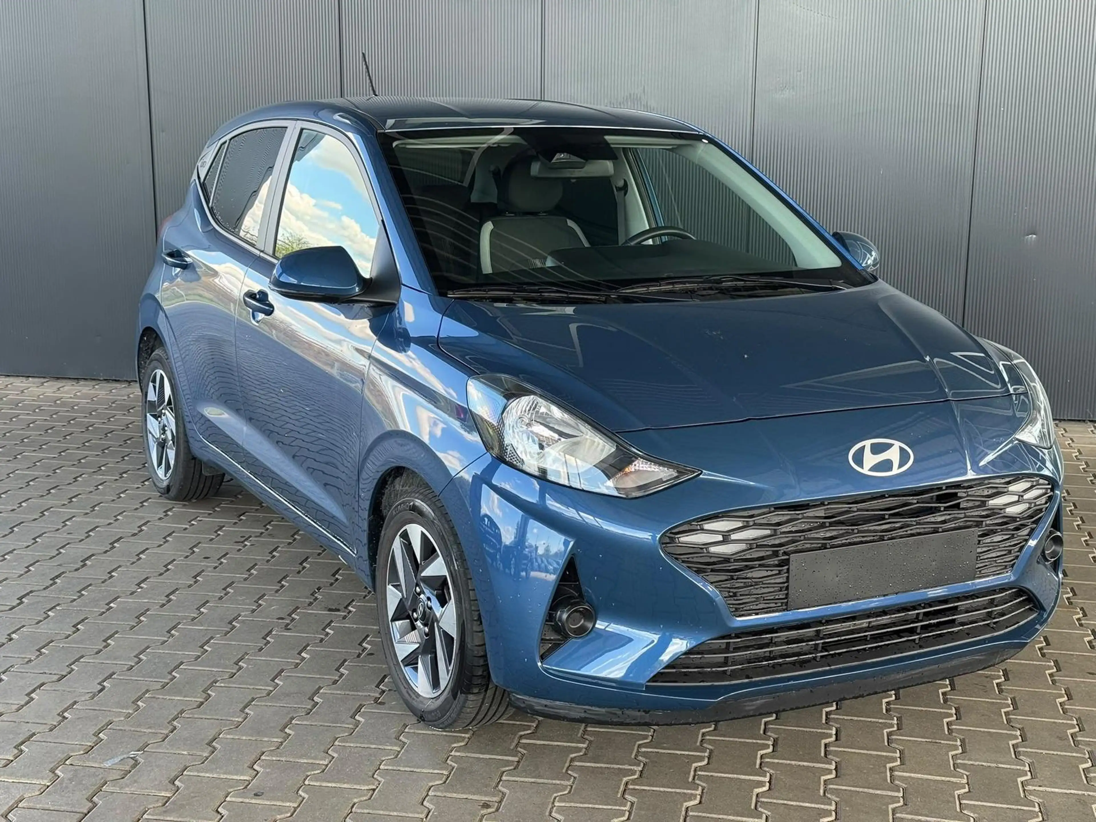 Hyundai i10 MPI 1.0 63PS Comfort / CarPlay / Navi / Kamera / T — photo 4