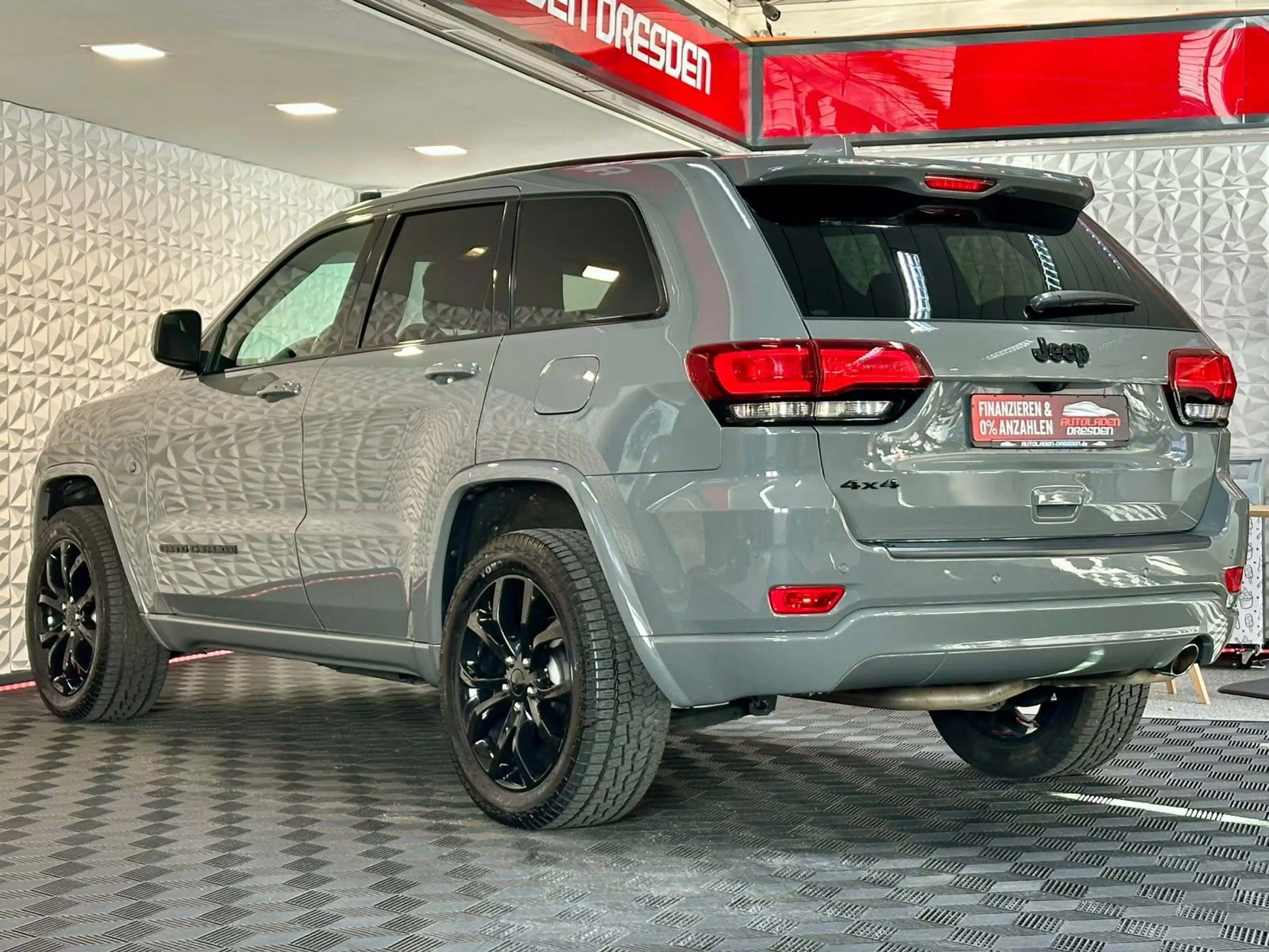 Jeep Grand Cherokee 3.6 LIMITED 4x4 SHZ#XENON#NAV#KEY — photo 5
