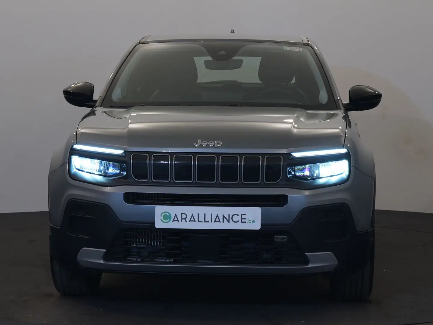 Jeep Avenger ALTITUDE 1.2i|NavByApp|Clim|PDC|DAB+|*FaibleKM* Grijs - 2