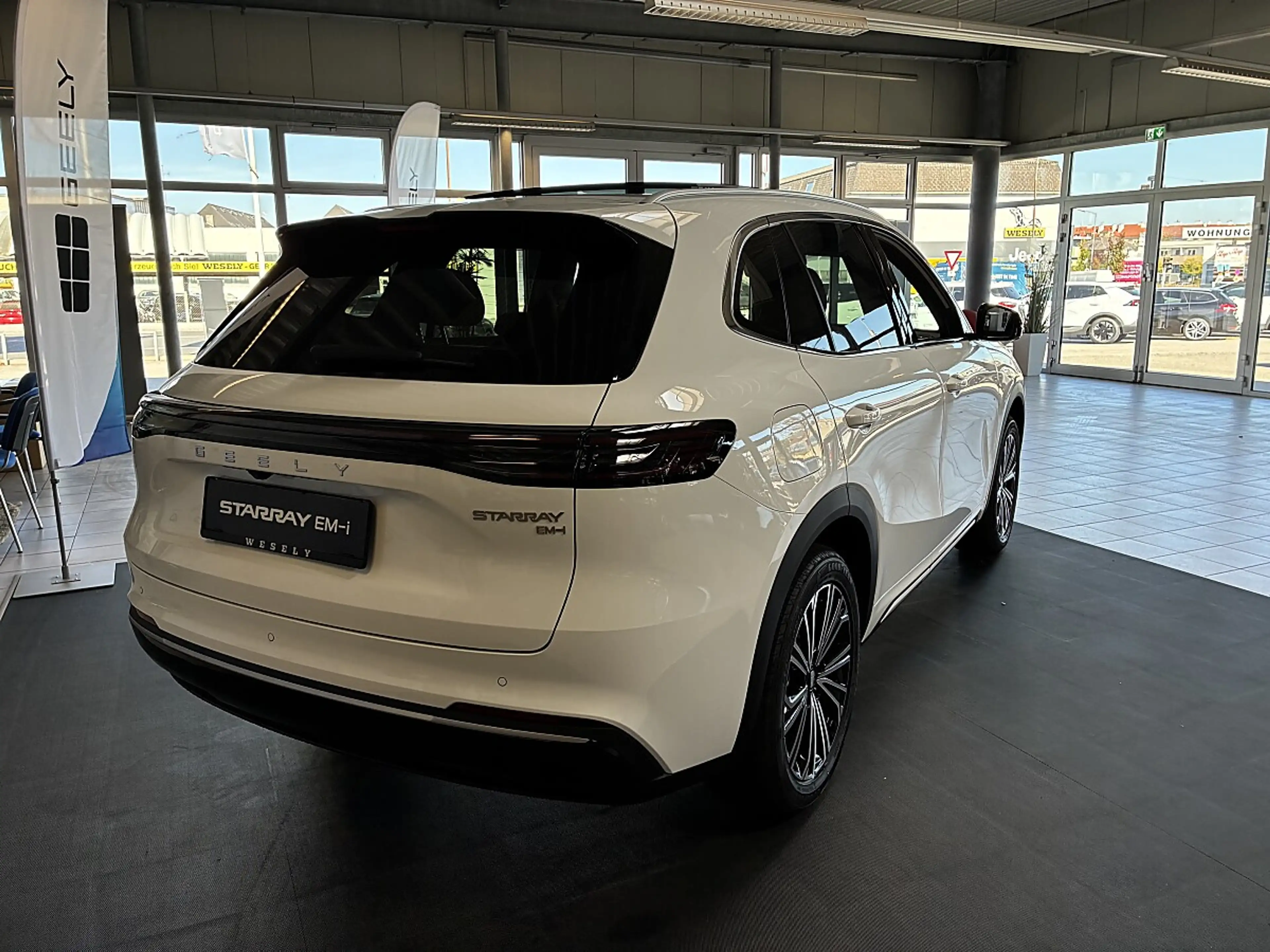 Geely Others Starray EM-i PHEV MAX — photo 3