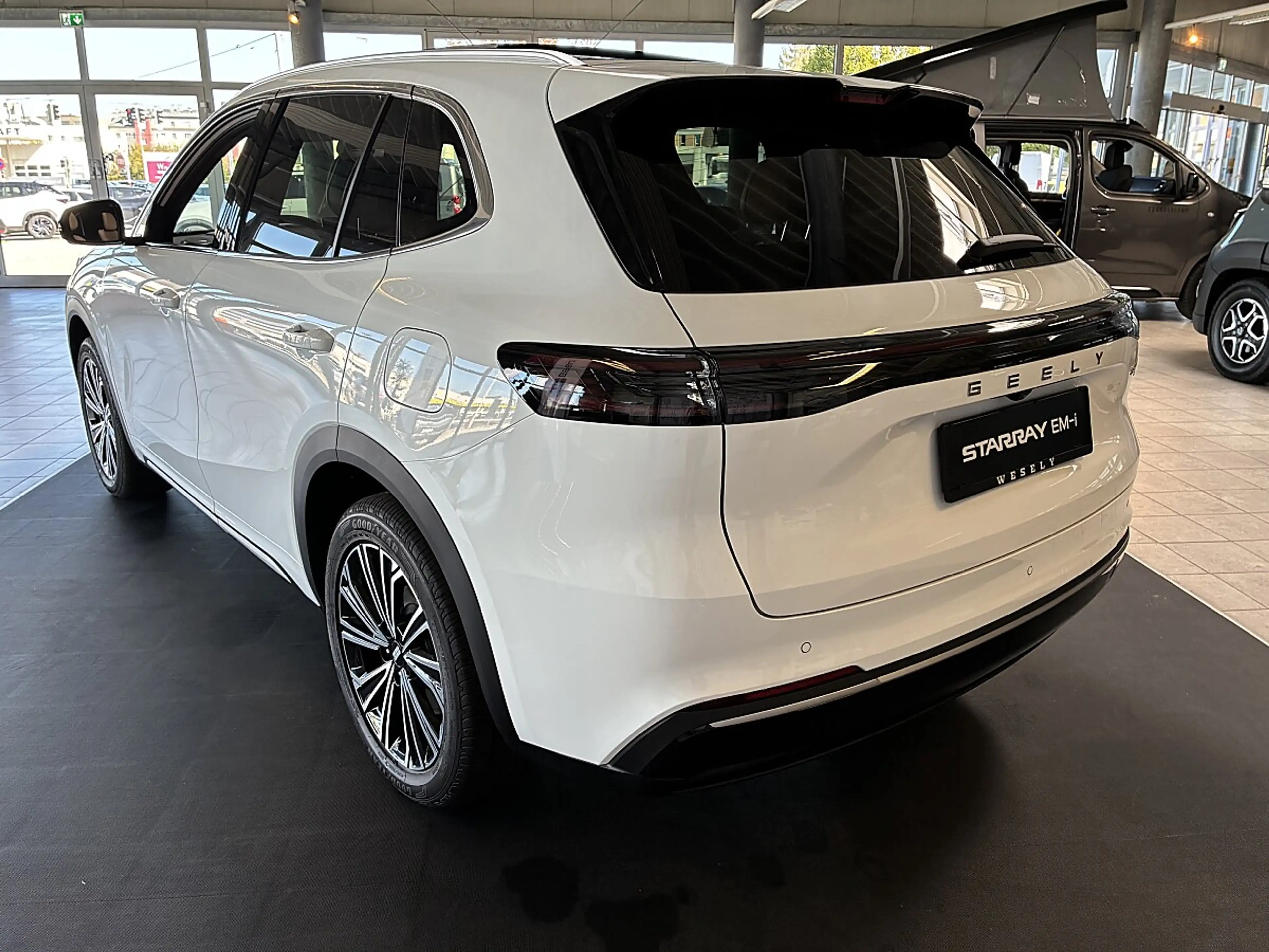 Geely Others Starray EM-i PHEV MAX — photo 2