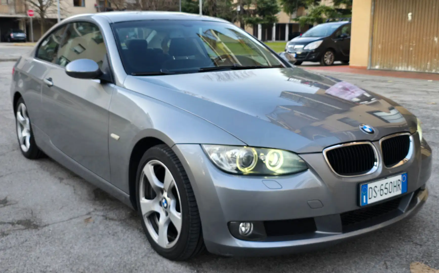 BMW 320 Serie 3 E92 Coupe 320d Coupe Attiva 177cv Grigio - 2