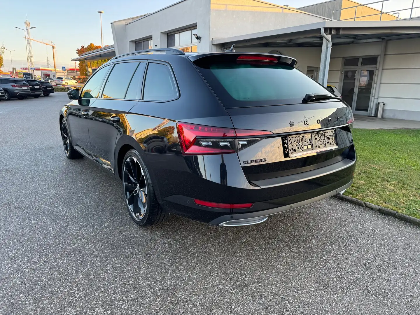 Skoda Superb iV SPORTLINE DSG Schwarz - 2