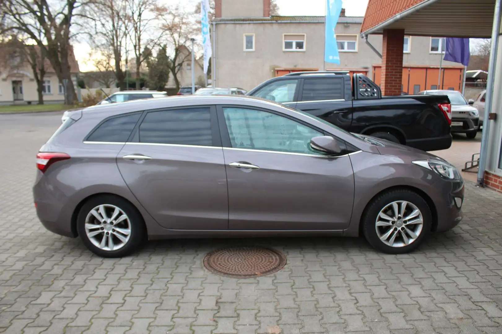 Hyundai i30 1.6 CRDi 81kW Style EDITION Braun - 2