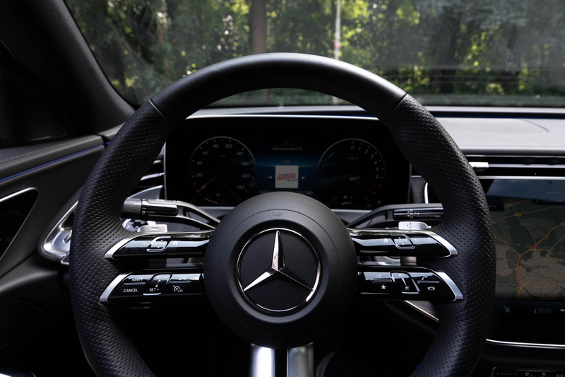 Mercedes-Benz E 300 e AMG Line | Panorama | Memory | 360 Camera — photo 11