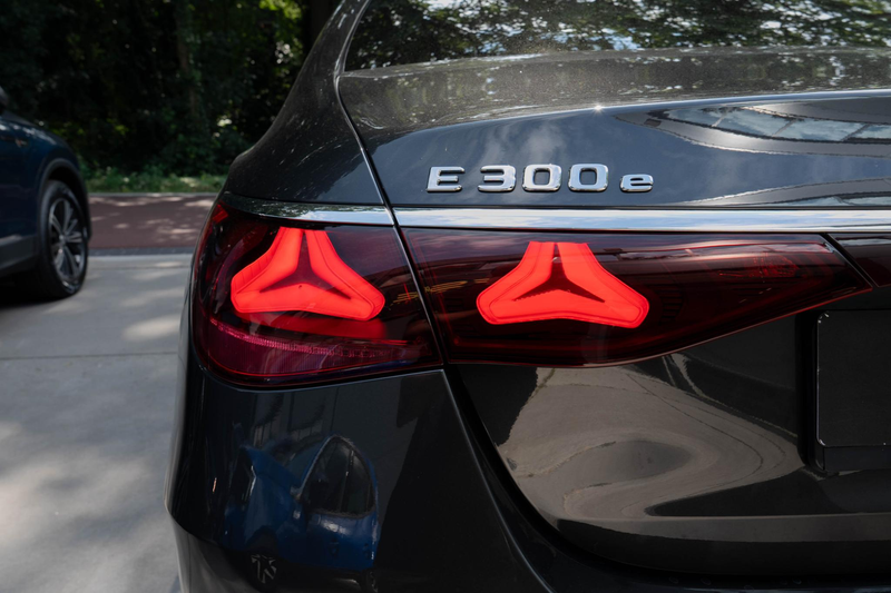 Mercedes-Benz E 300 e AMG Line | Panorama | Memory | 360 Camera — photo 27
