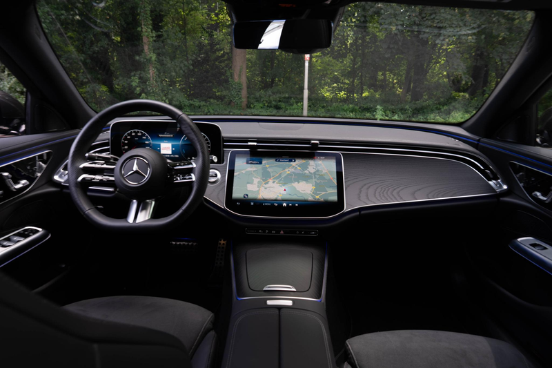 Mercedes-Benz E 300 e AMG Line | Panorama | Memory | 360 Camera — photo 21