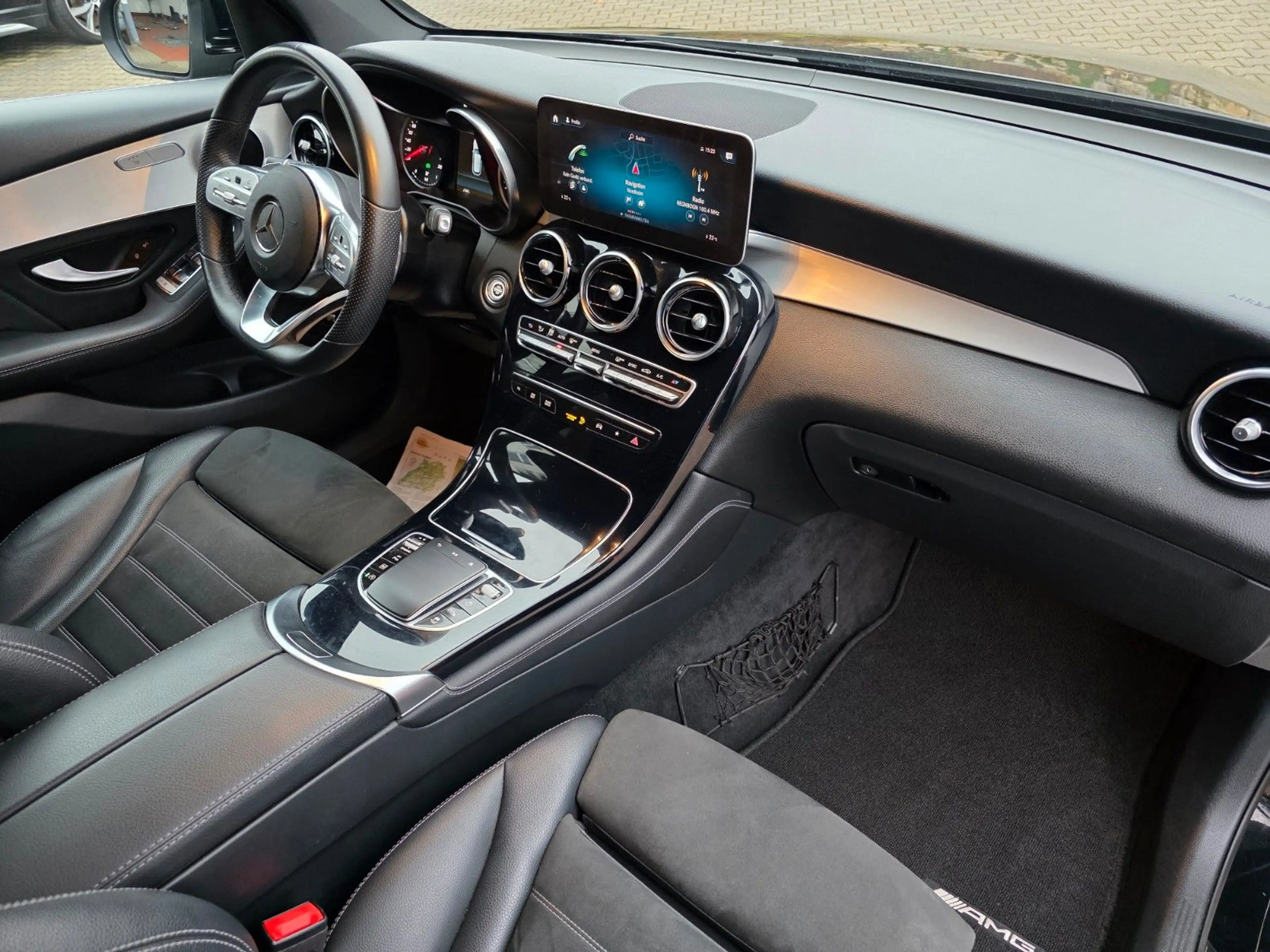 Mercedes-Benz GLC 220 d 4Matic Klima/ Leder/ LED/ Navi/ Alu 19" — photo 2