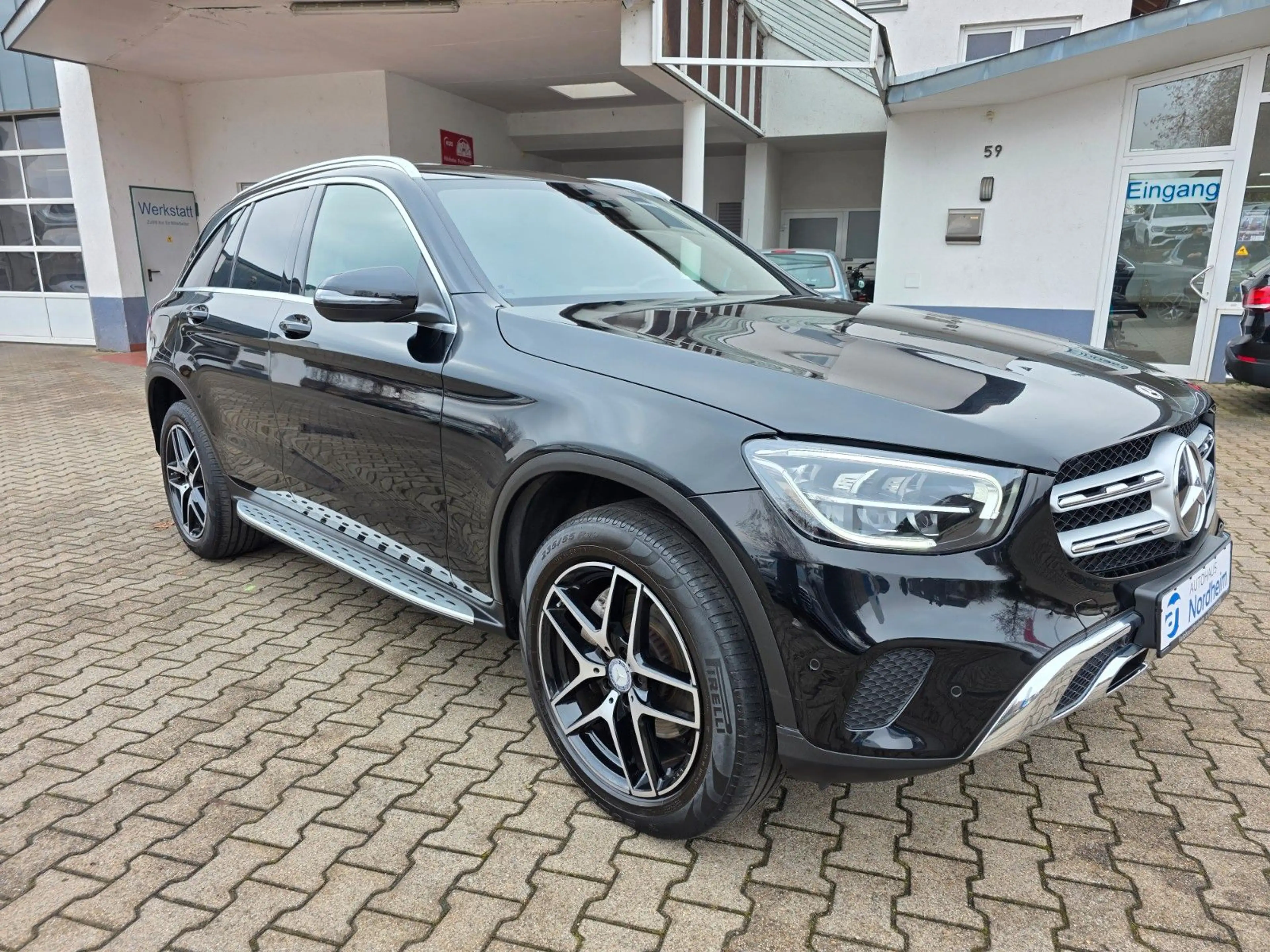 Mercedes-Benz GLC 220 d 4Matic Klima/ Leder/ LED/ Navi/ Alu 19" — photo 6