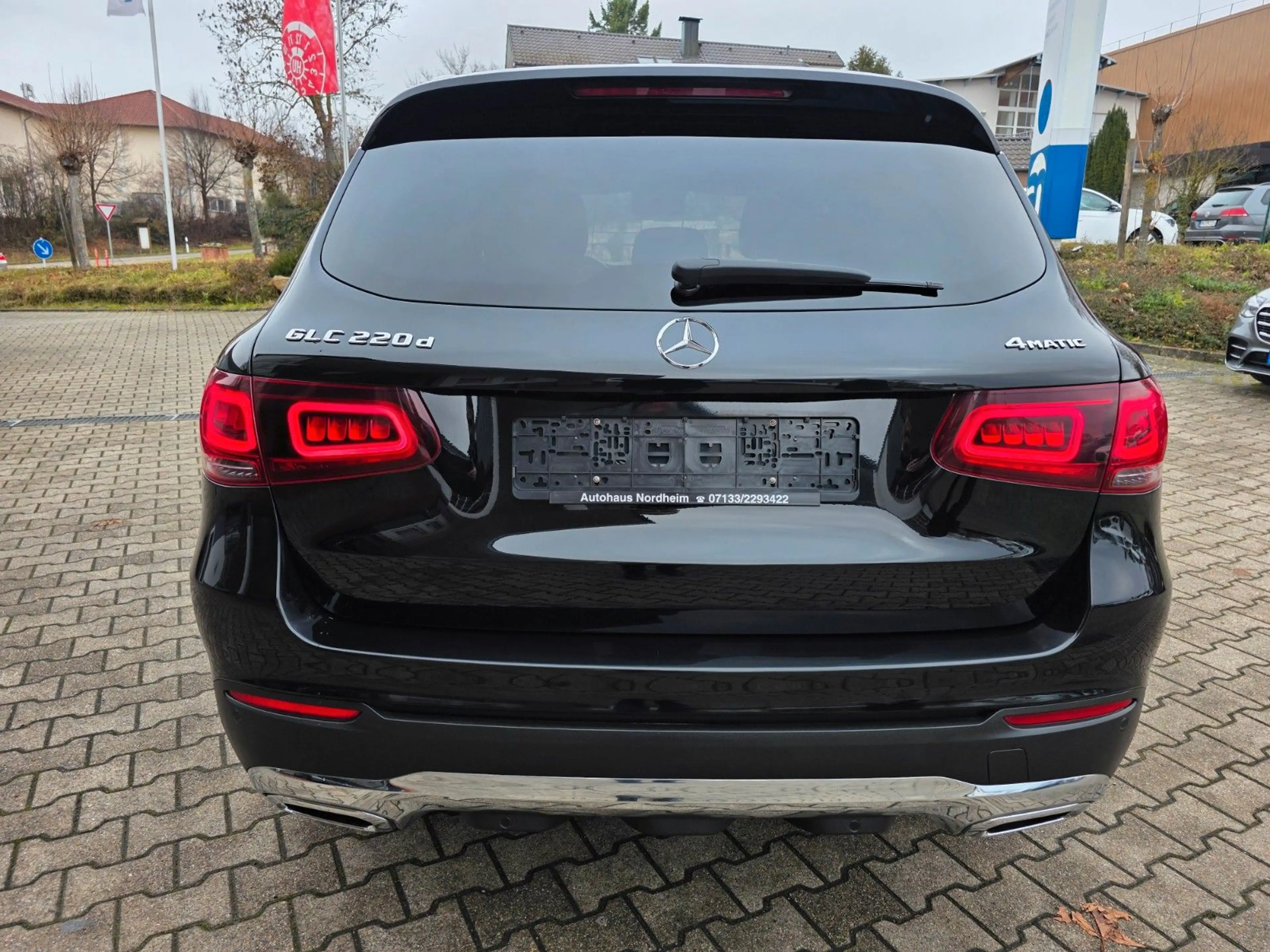 Mercedes-Benz GLC 220 d 4Matic Klima/ Leder/ LED/ Navi/ Alu 19" — photo 8