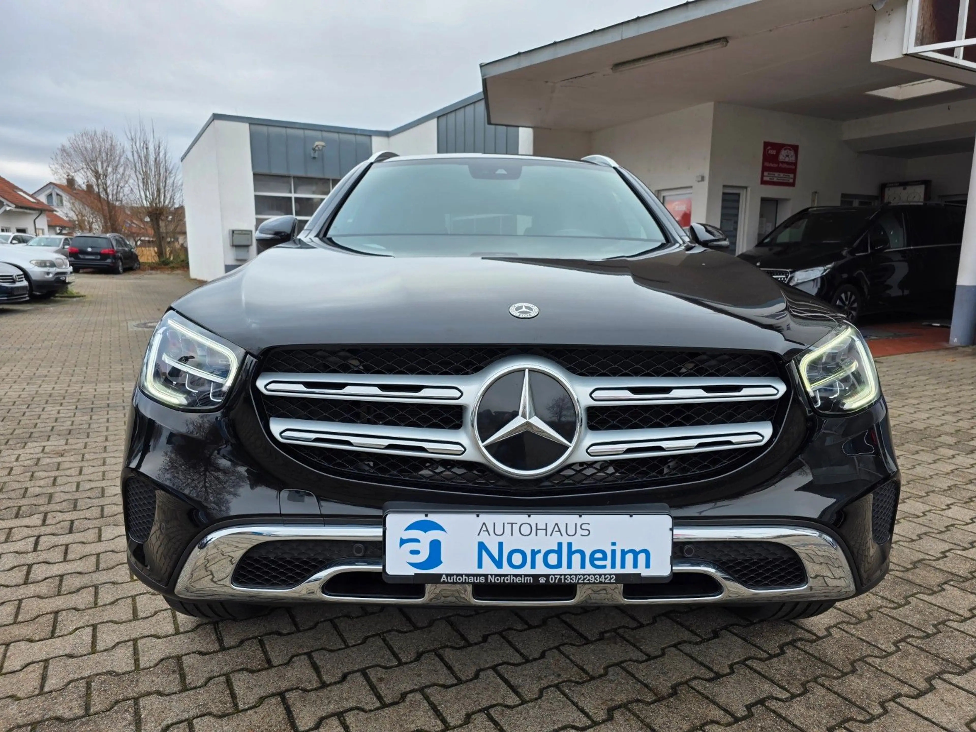 Mercedes-Benz GLC 220 d 4Matic Klima/ Leder/ LED/ Navi/ Alu 19" — photo 9