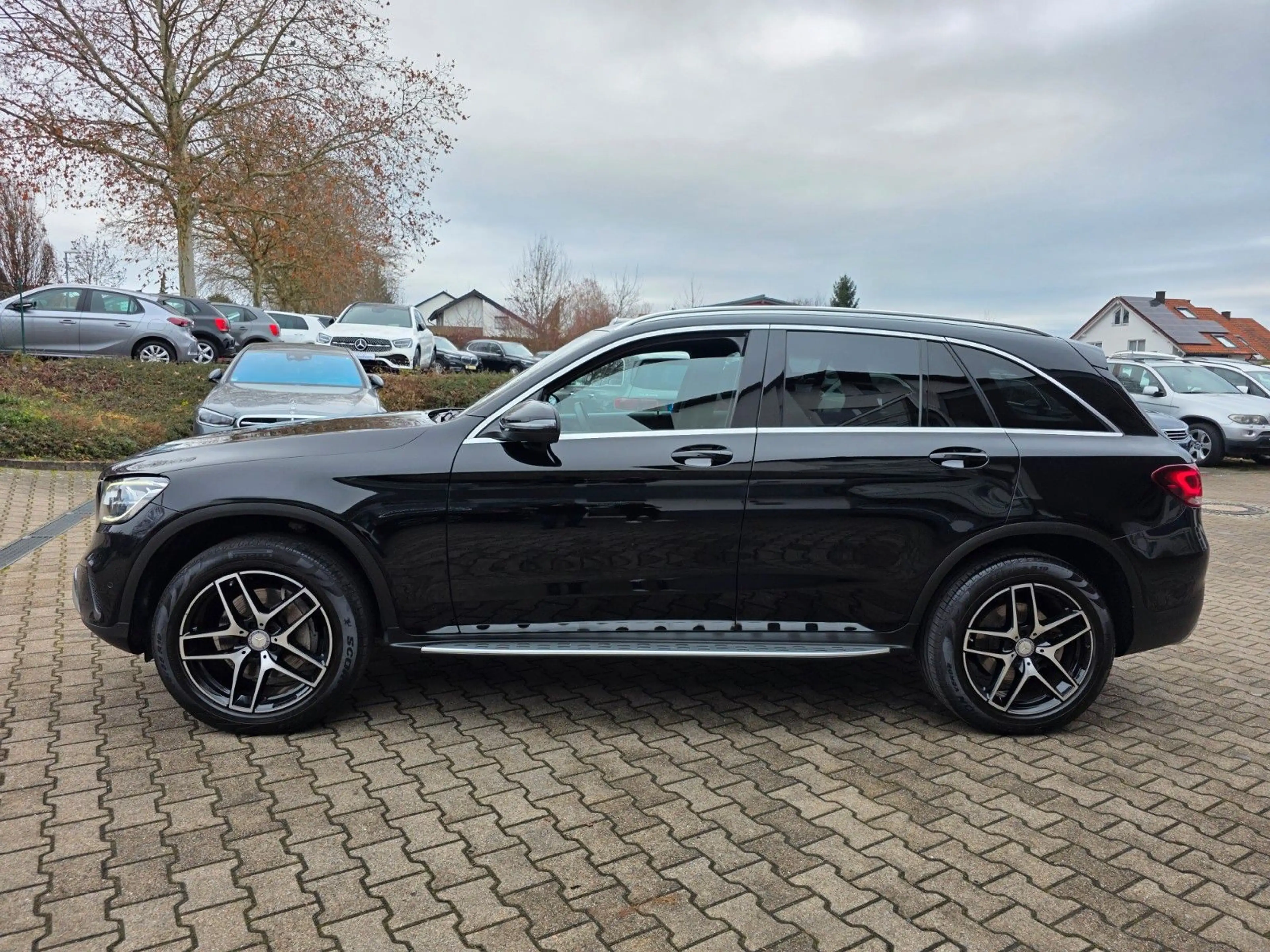 Mercedes-Benz GLC 220 d 4Matic Klima/ Leder/ LED/ Navi/ Alu 19" — photo 7