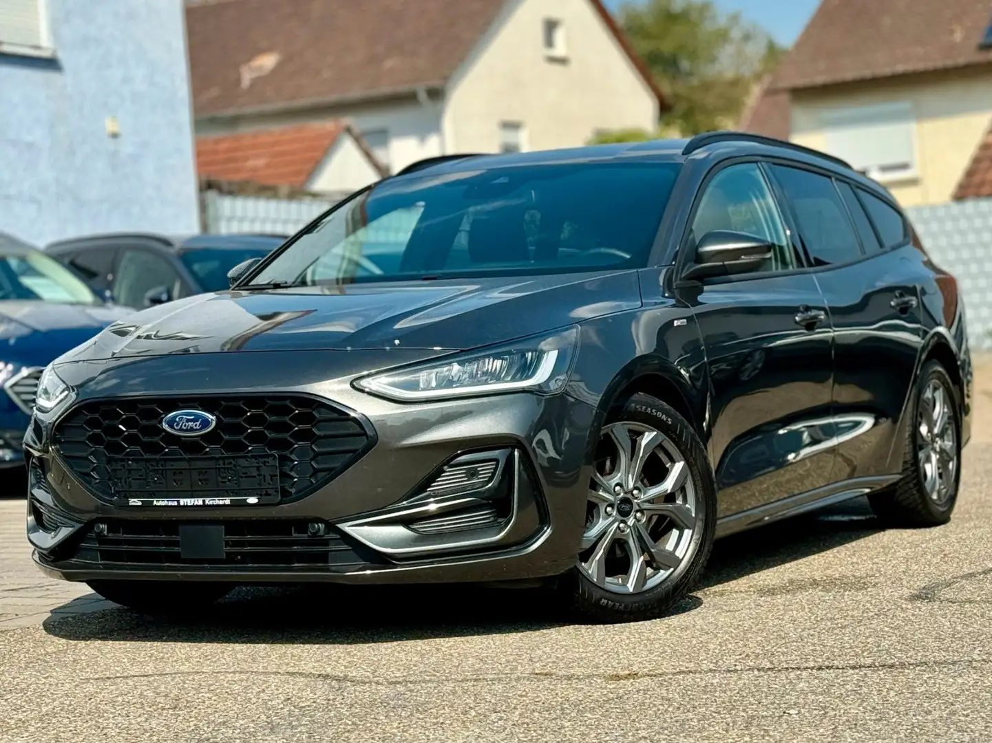 Ford Focus Turnier 1.0 EcoBoost Hybrid Aut. ST-Line X Grau - 1