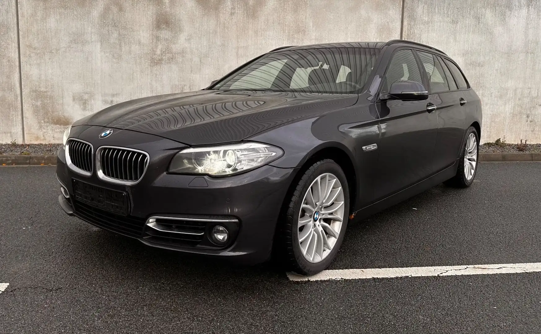 BMW 520 Touring 520 d Luxury Grau - 1
