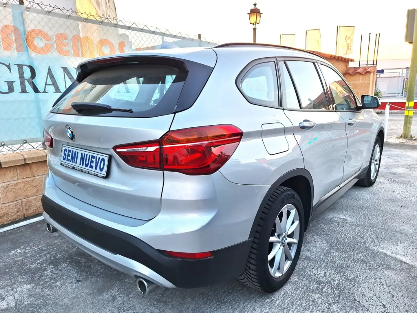 BMW X1 xDrive 18d Plateado - 2