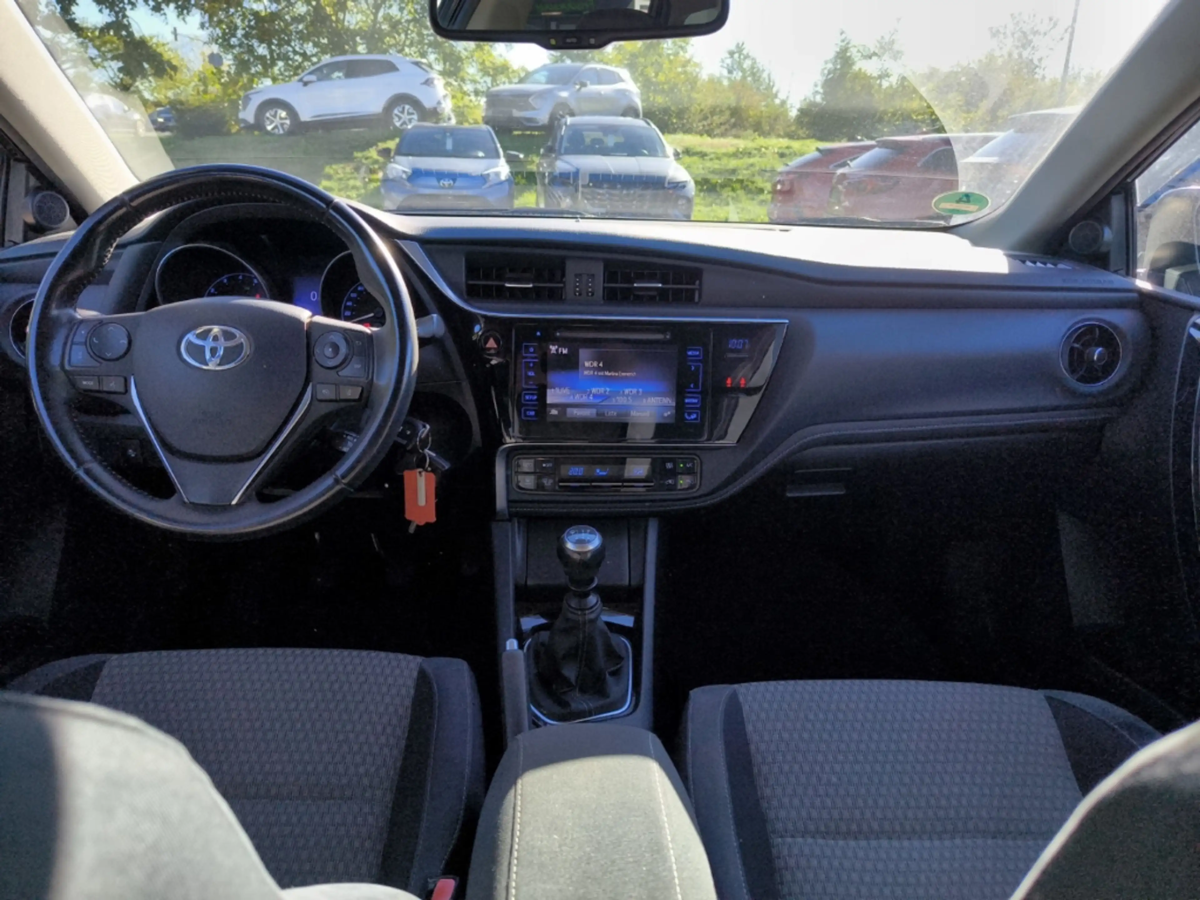 Toyota Auris Touring Sports Edition-S+ AHK Spurhalteass. Verkeh — photo 12