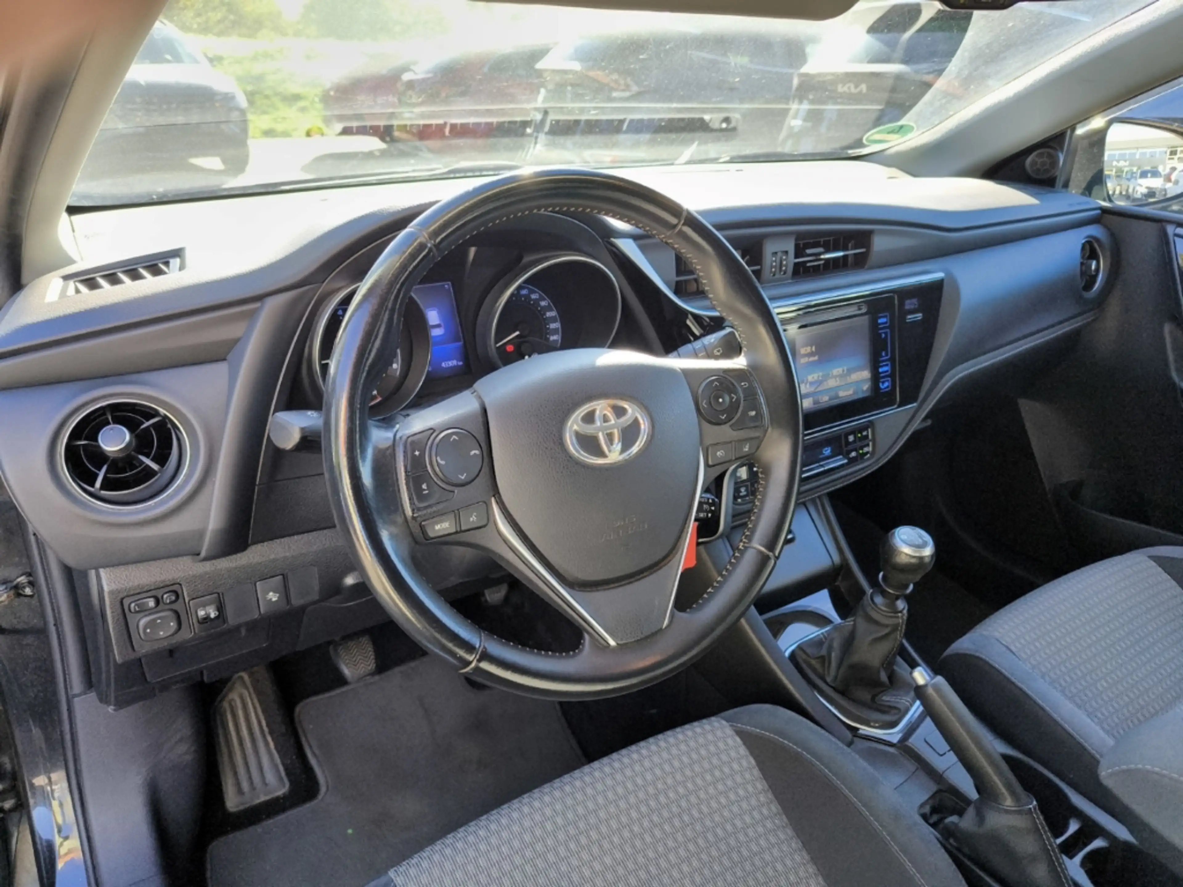 Toyota Auris Touring Sports Edition-S+ AHK Spurhalteass. Verkeh — photo 9
