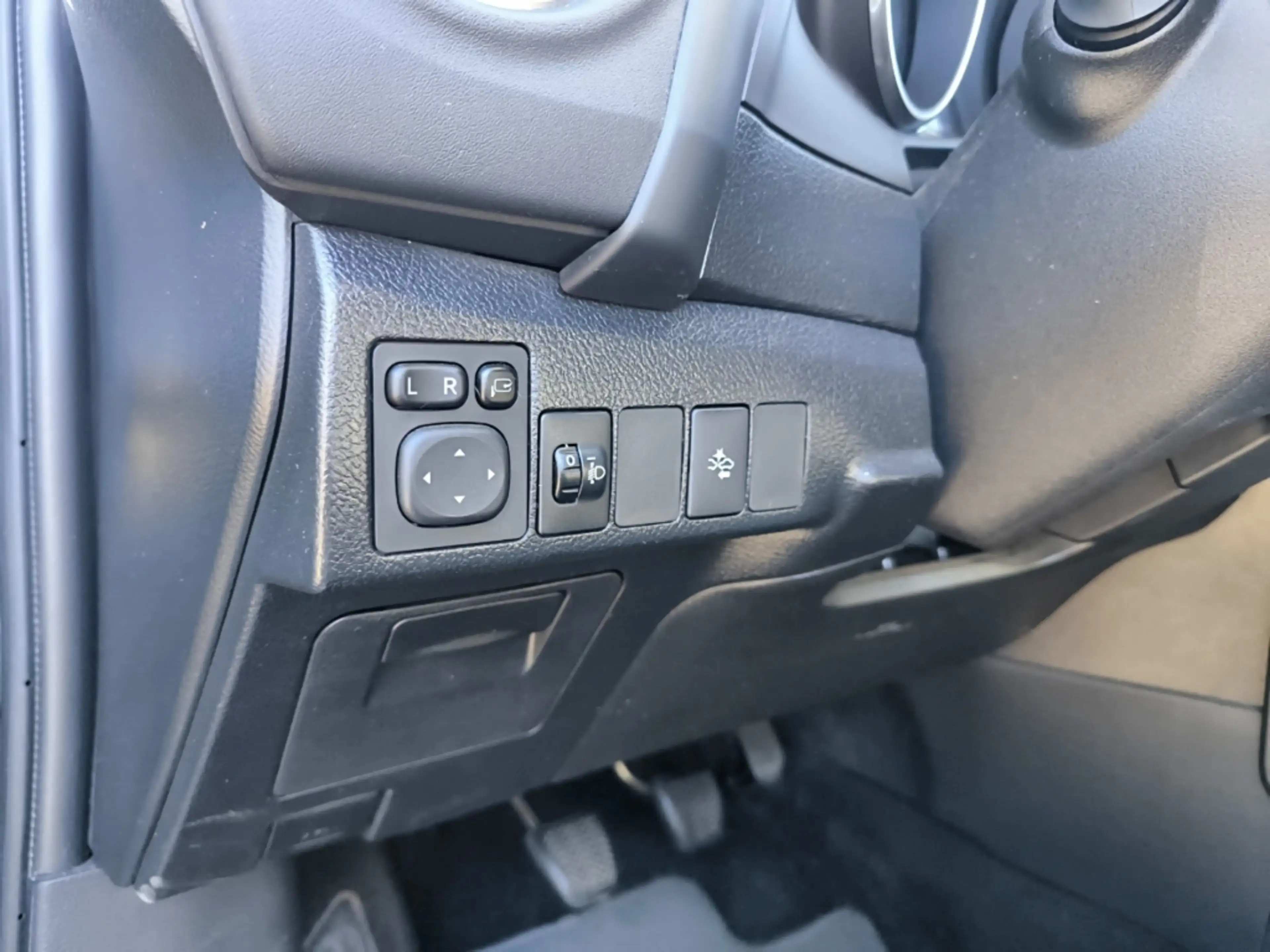 Toyota Auris Touring Sports Edition-S+ AHK Spurhalteass. Verkeh — photo 10
