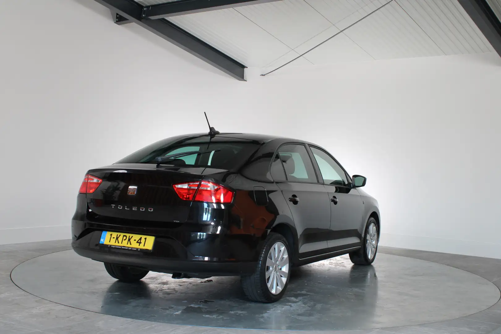 SEAT Toledo 1.2 TSI Businessline High Navigatie Nero - 2