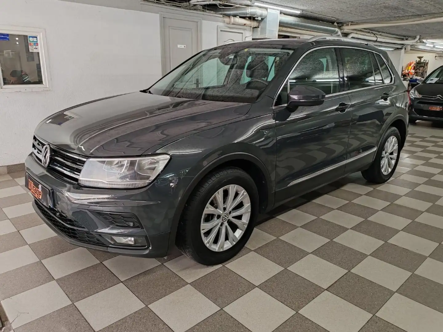 Volkswagen Tiguan 1.6 TDI 116 BMT Confortline Business Gris - 1