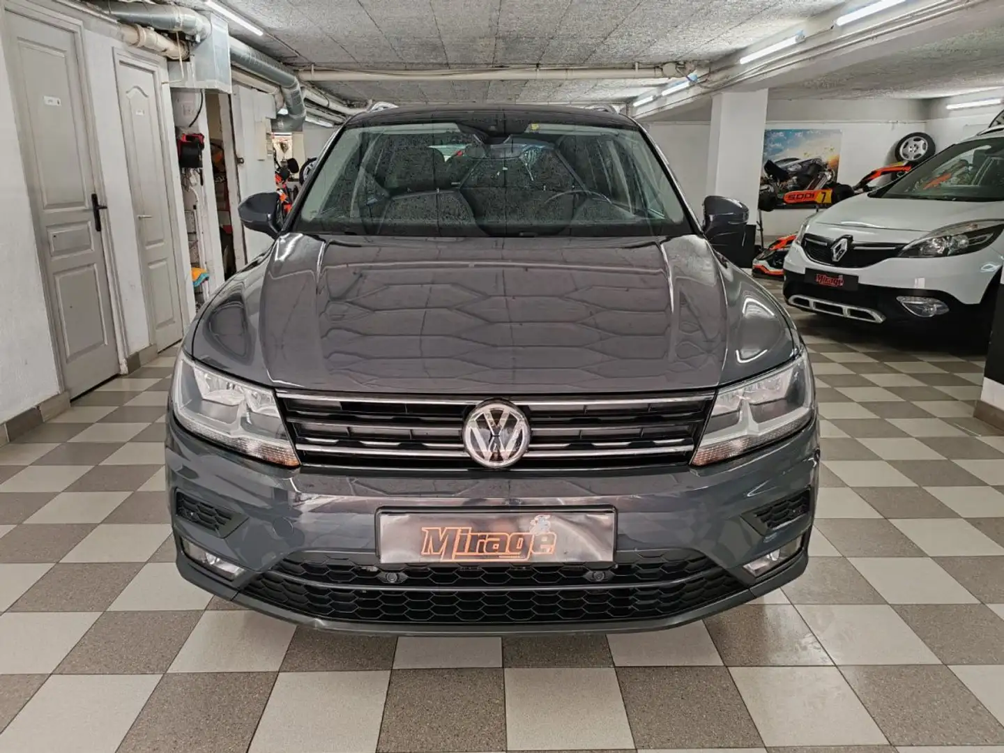 Volkswagen Tiguan 1.6 TDI 116 BMT Confortline Business Gris - 2