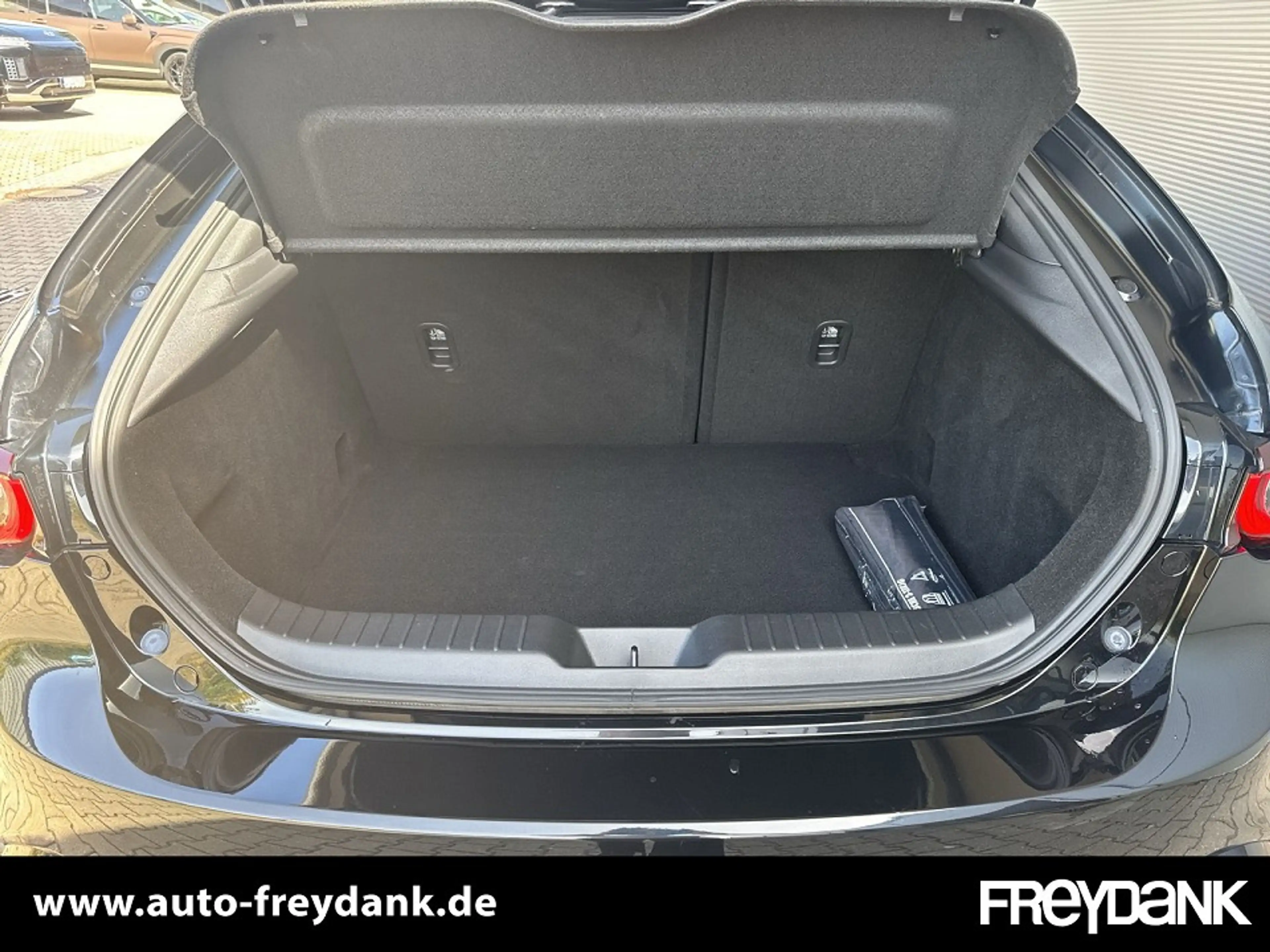 Mazda 3 2.5L e-SKYACTIV G 140ps Centerline ,Driver Assista — photo 9