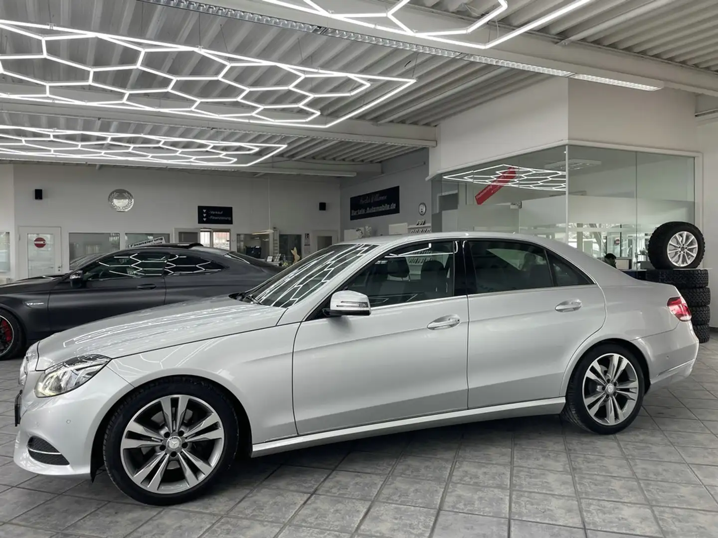 Mercedes-Benz E 250 CGI BE Avantgarde, 2.Hand, Leder, LED, ACC Silber - 2