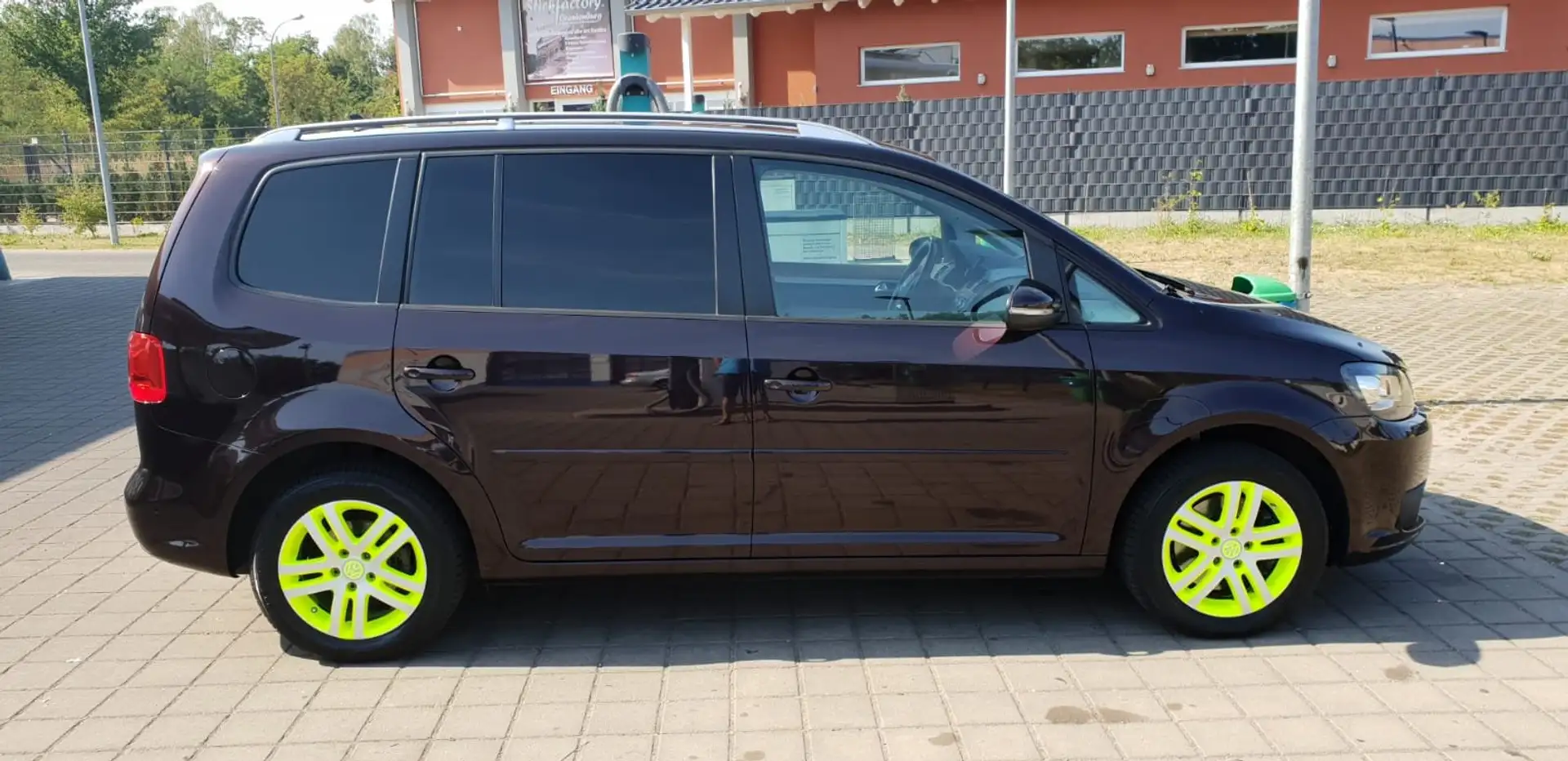 Volkswagen Touran Touran 1.4 TSI EcoFuel DSG Life Fioletowy - 2