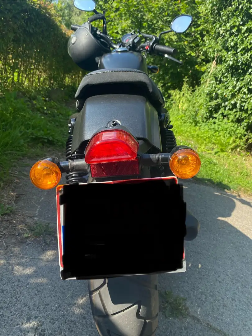 Hyosung Aquila 125 BOBBER V-TWIN Černá - 1