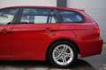 BMW 320 i Touring Let op:38dkm!!-1eig-VOL-‘11 Rood - thumbnail 5