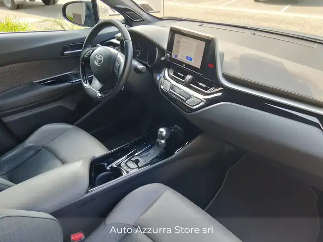 Toyota C-HR view 14