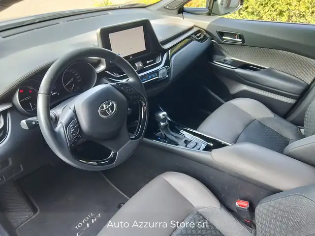 Toyota C-HR view 10