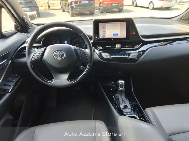 Toyota C-HR view 11