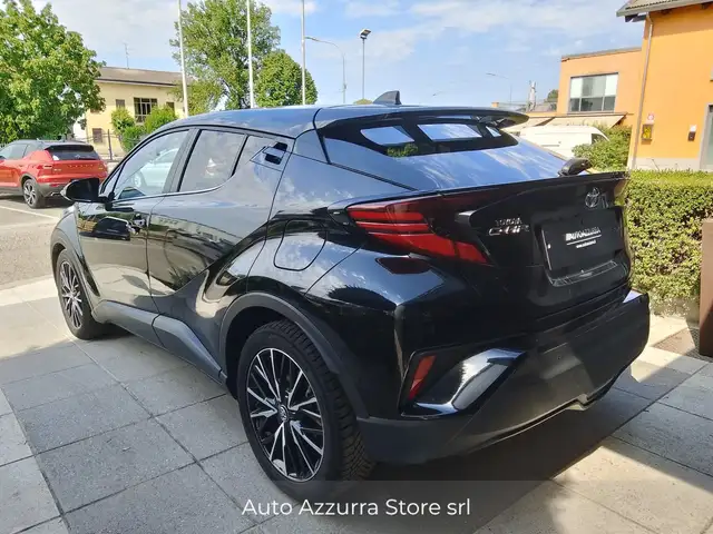 Toyota C-HR view 6