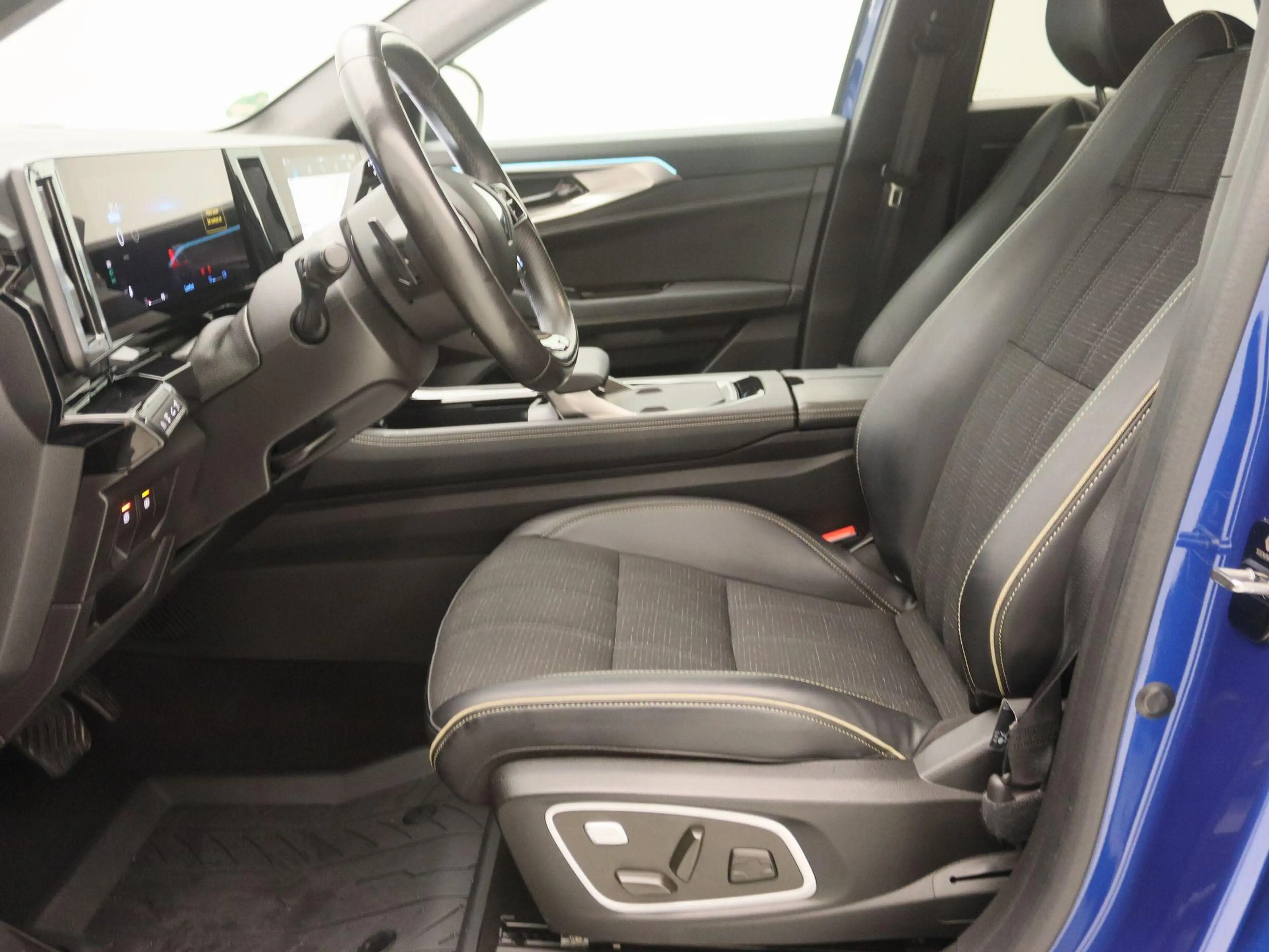 Renault Austral 1.2 E-Tech full hybrid 200 iconic | Apple Carplay — photo 12