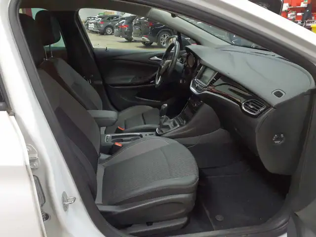 Opel Astra view 8