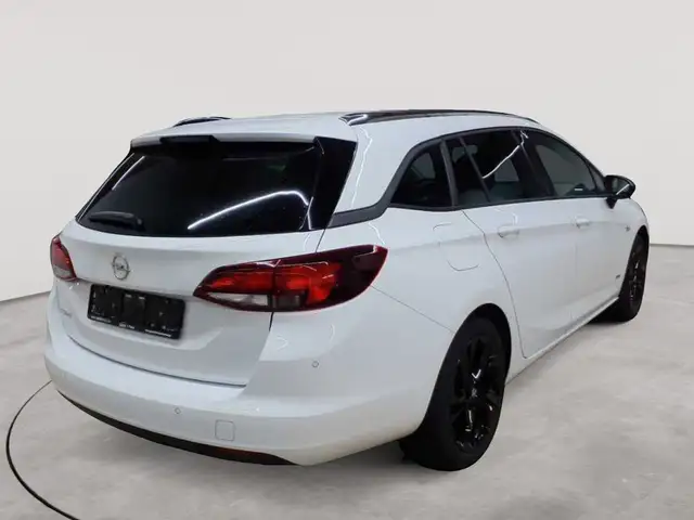 Opel Astra view 4