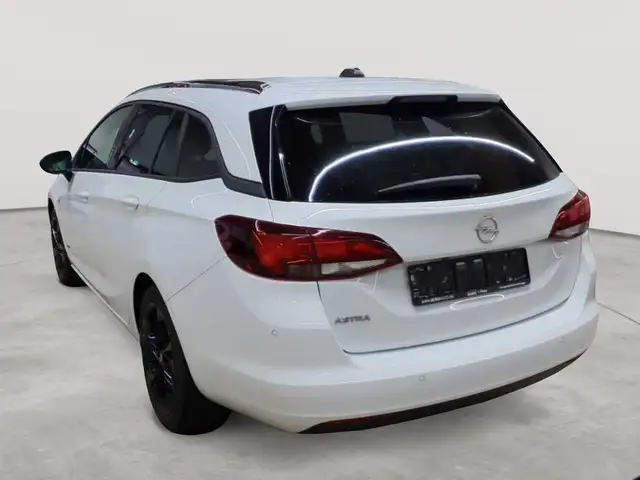 Opel Astra view 5