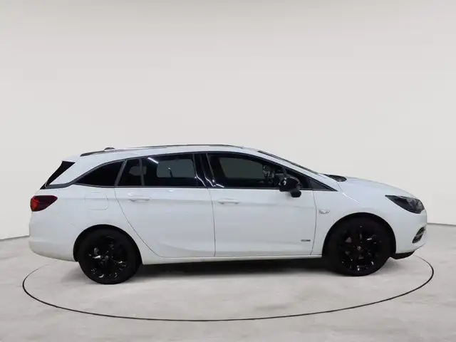 Opel Astra view 3