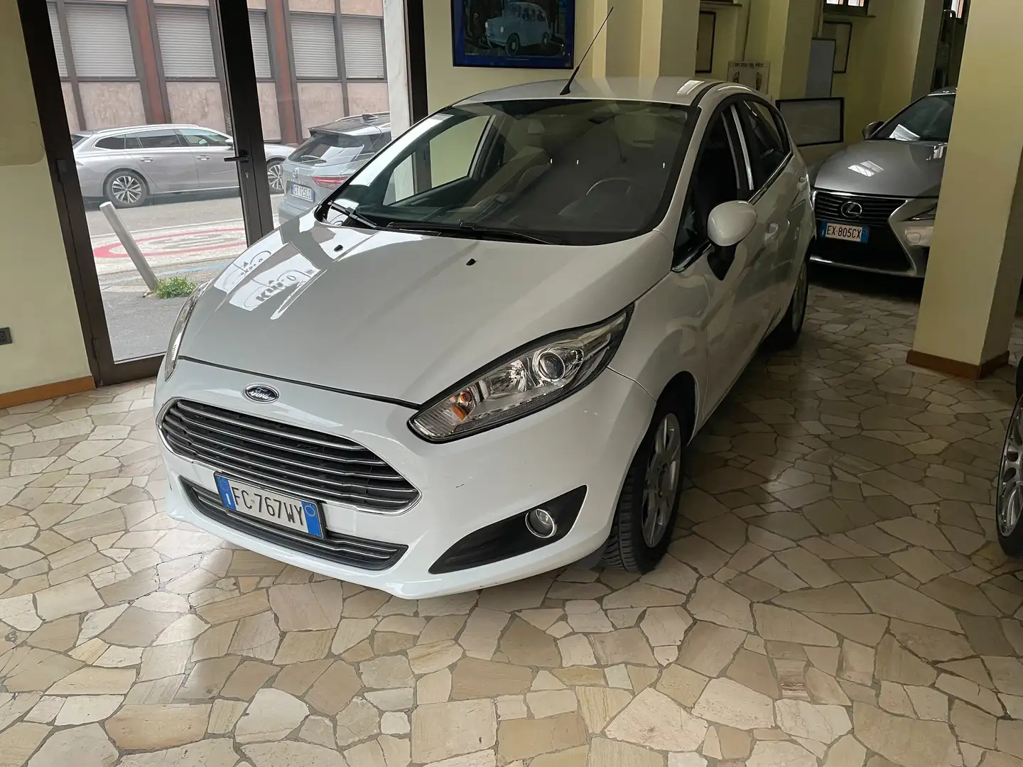 Ford Fiesta 5p 1.5 tdci Business 75cv UNICO PROPRIETARIO Bianco - 1
