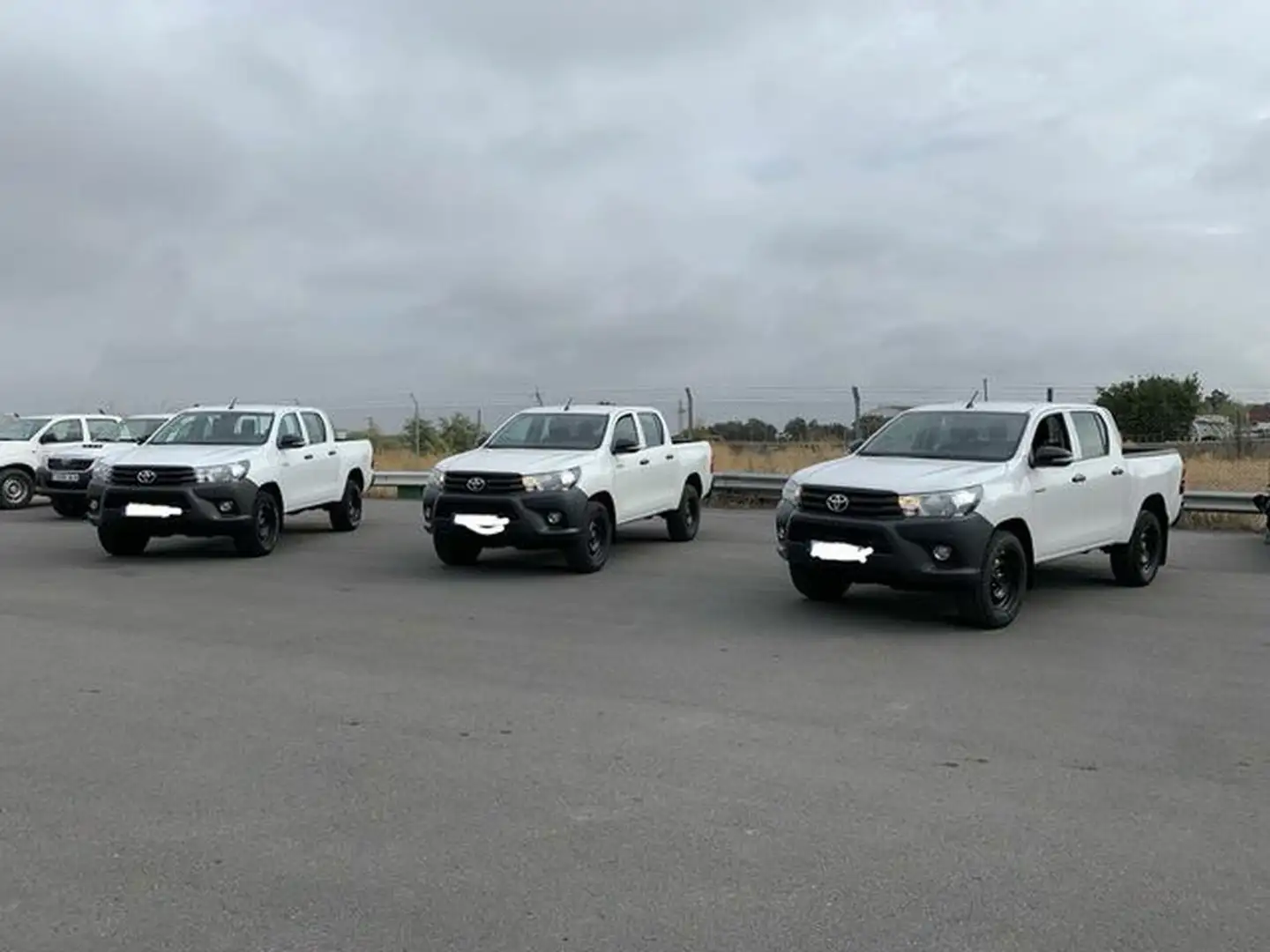 Toyota Hilux Cabina Doble GX Blanco - 1